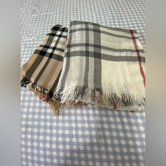 SCARVES 2 different colors - Picture 4 of 4